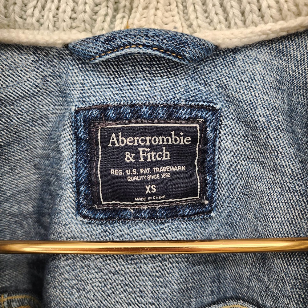 Abercrombie & Fitch denim jacket with built in scarf size XS - Picture 5 of 9